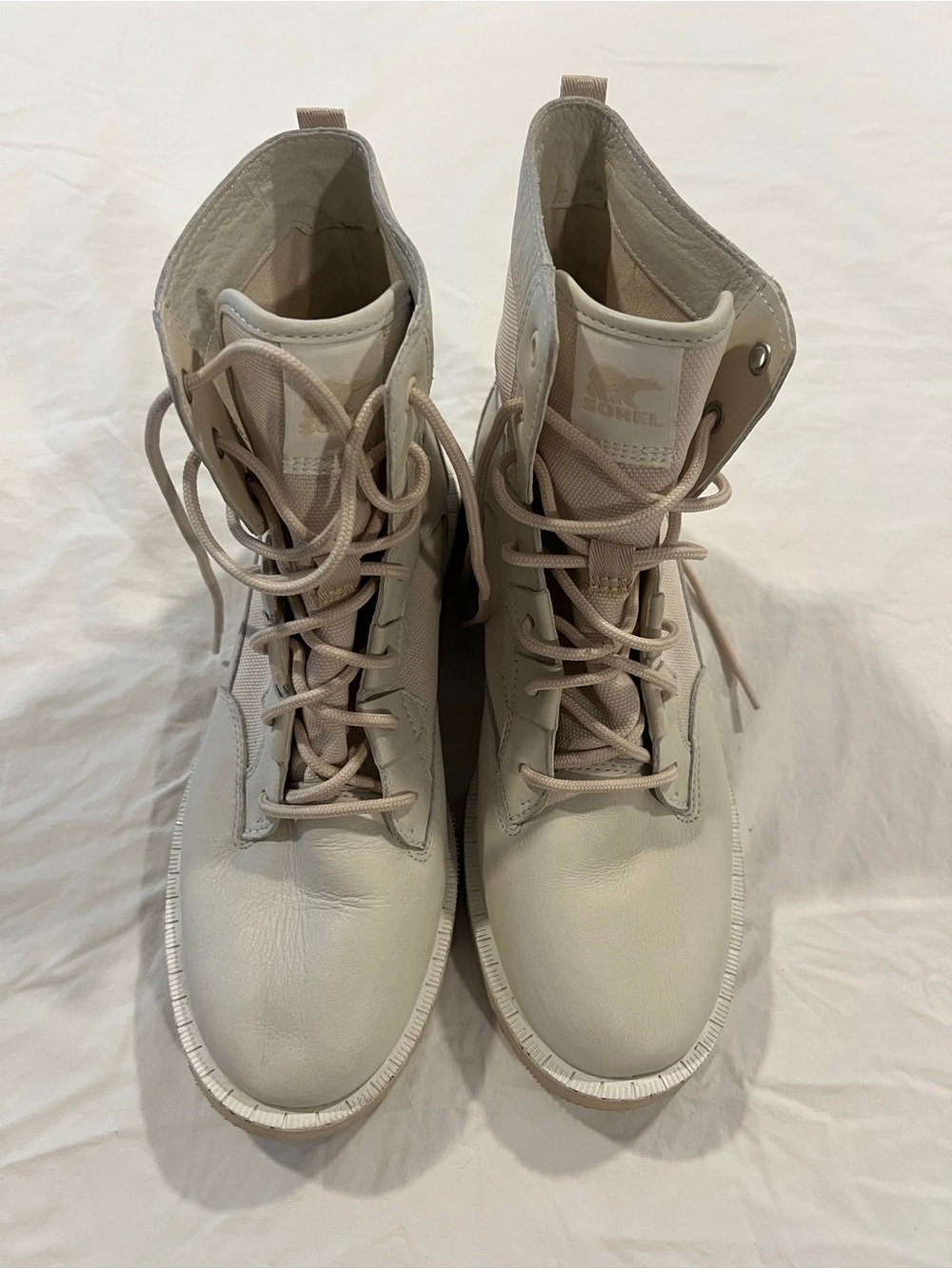 11 Sorel Light Beige Lace-Up Ankle Boots